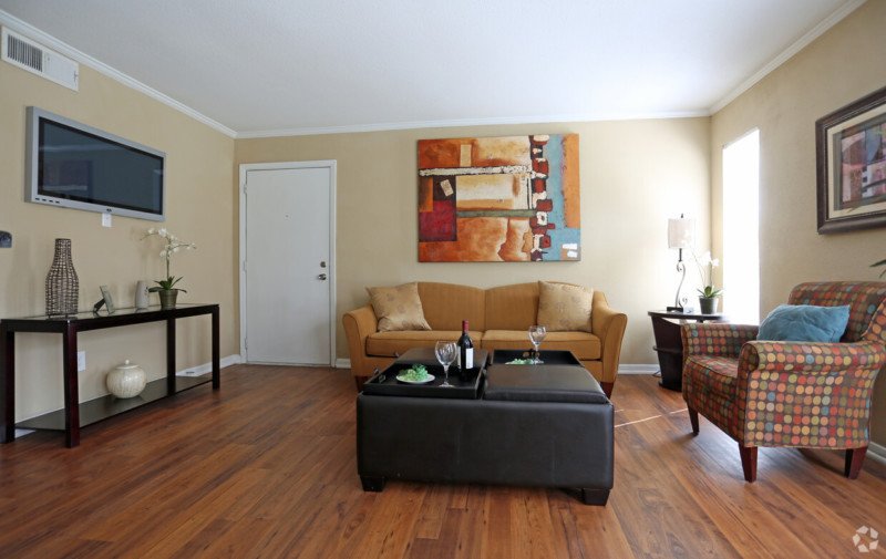 Houston Apartment Complex, Apartamentos Houston, Has Received